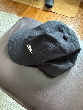 Nike Black Low-Profile Embroidered Logo Cap